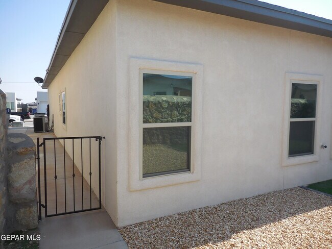 Building Photo - 7405 Norte Portugal Ln