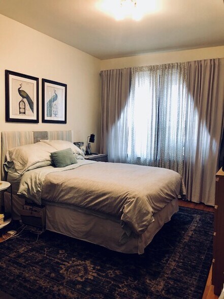 Building Photo - 2338 N Avers Ave