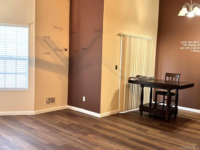 Building Photo - 199 Ramapo Rd