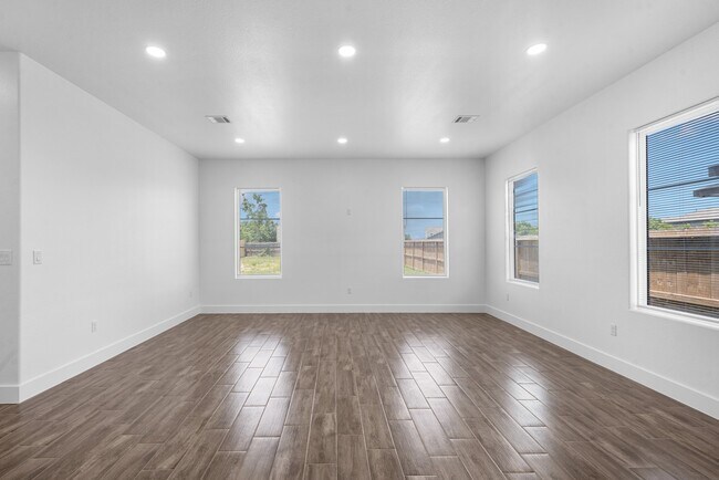 Building Photo - 323 Rd 5840