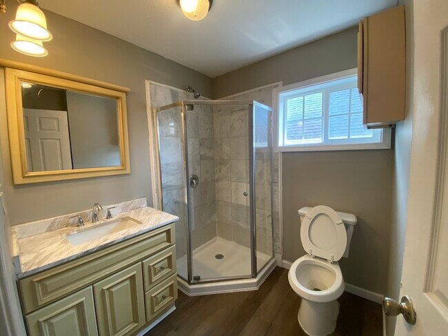 Building Photo - Gorgeous 3/4 bedroom 3 bath house for rent!