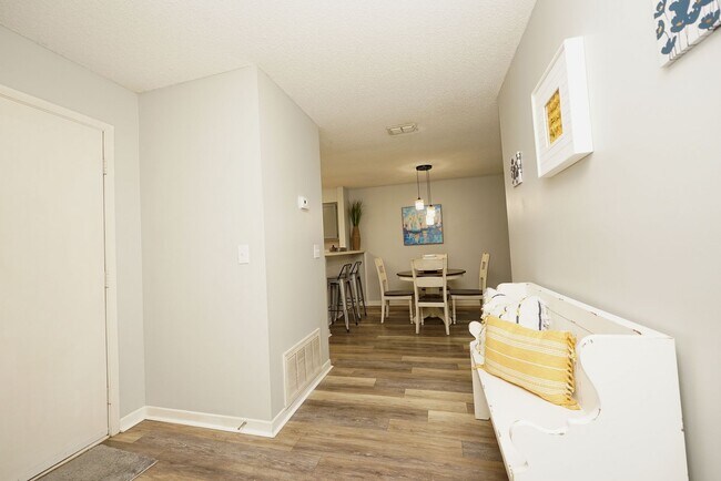 Building Photo - 55 Bay Dr