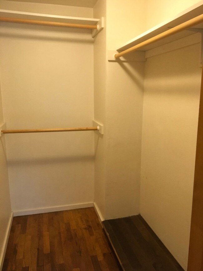Building Photo - FIRNISHED Steilacoom 1bdr Apt w/ 1 car garage