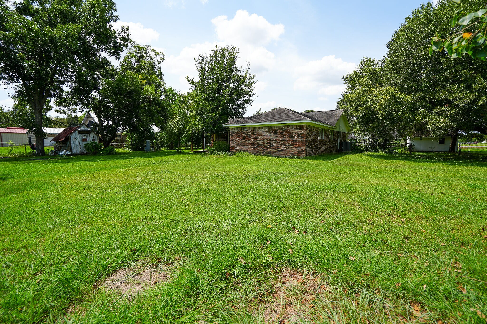Building Photo - 803 Sycamore Rd