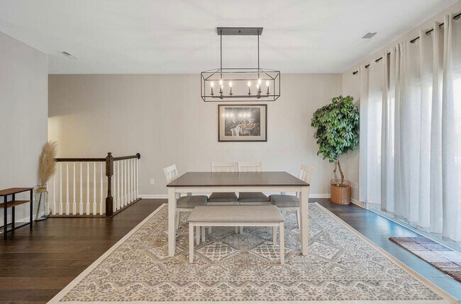 Building Photo - 337 Roche Dr