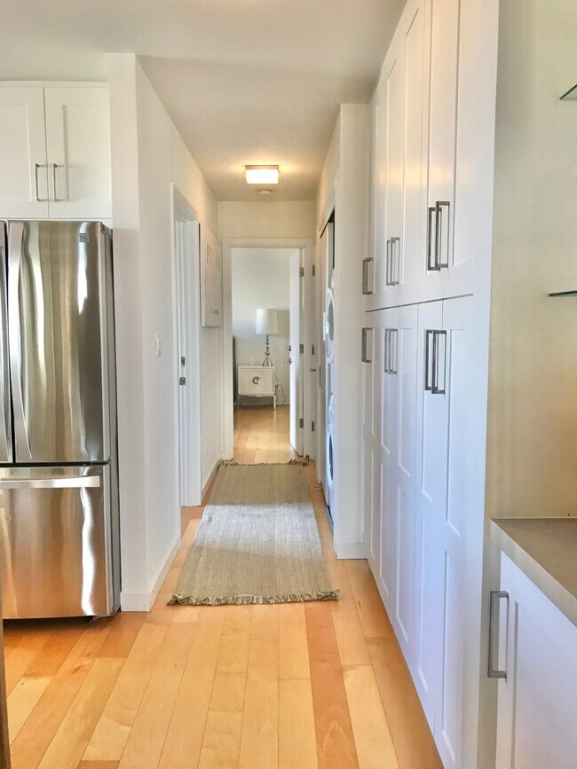 Building Photo - 1990 Green St