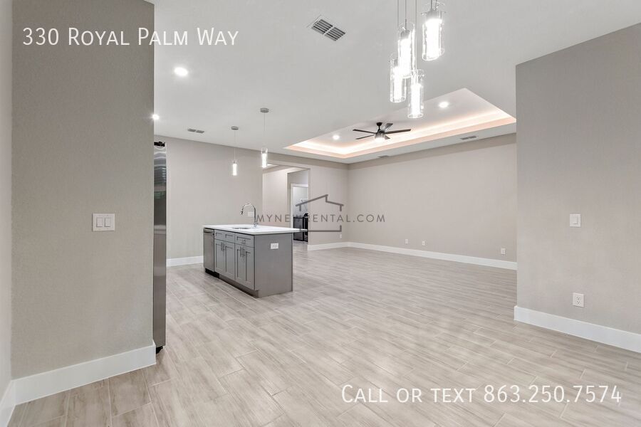 Building Photo - 330 Royal Palm Wy