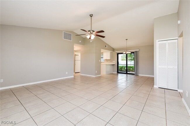 Building Photo - 219 SE 20th St