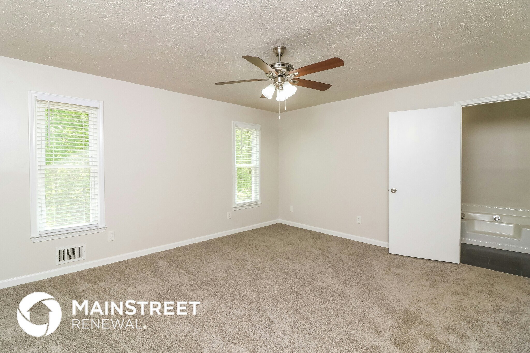 Building Photo - 400 Lake Swan Ct