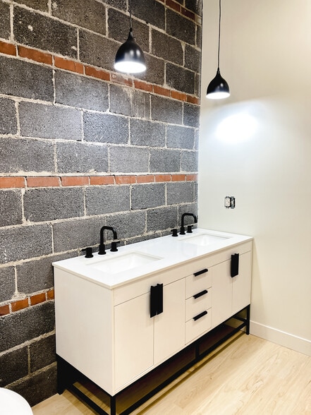 Building Photo - 736 Park Ave NW