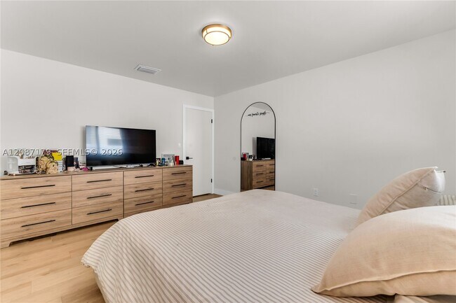 Building Photo - 2437 SW 99th Ct