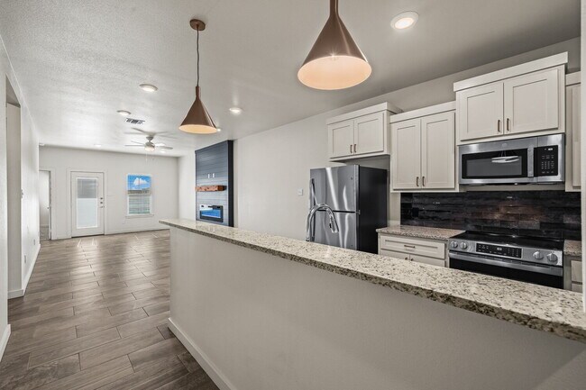 Building Photo - Beautiful townhomes in Frenship ISD!