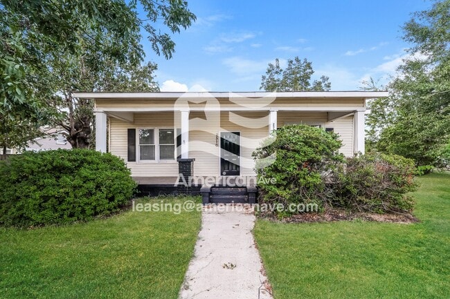 Building Photo - 2510 4th St E