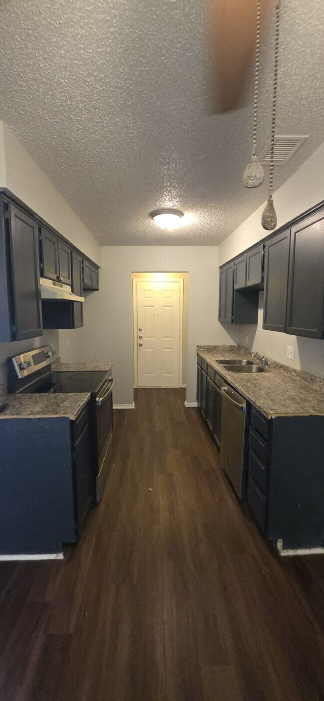Building Photo - Move In Special of 1/2 OFF 1st Month Rent - Welcome to this beautifully updated duplex!!!