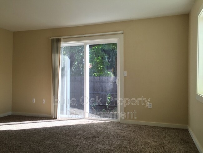 Building Photo - 1305 Chestnut St