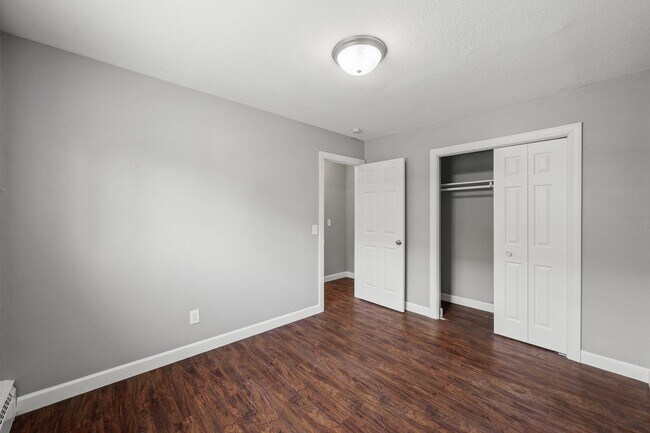 Building Photo - Spacious 1BR/1Bath apartment Available Ear...