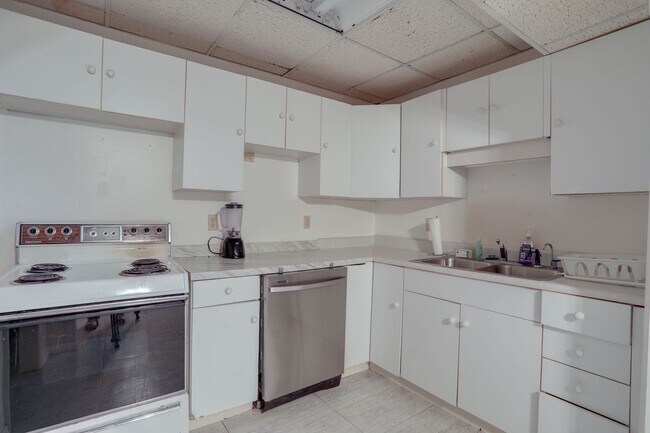 Building Photo - 5212 Abelia Dr