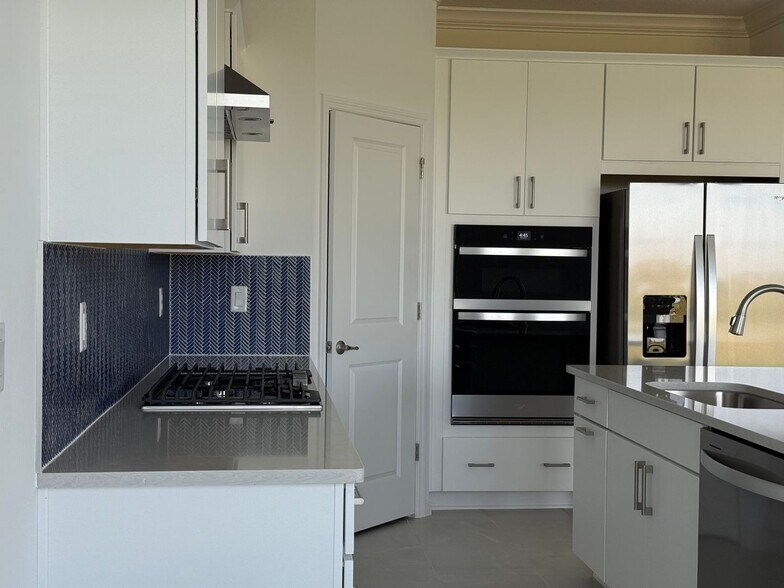 Building Photo - 7381 SW 57th Pl