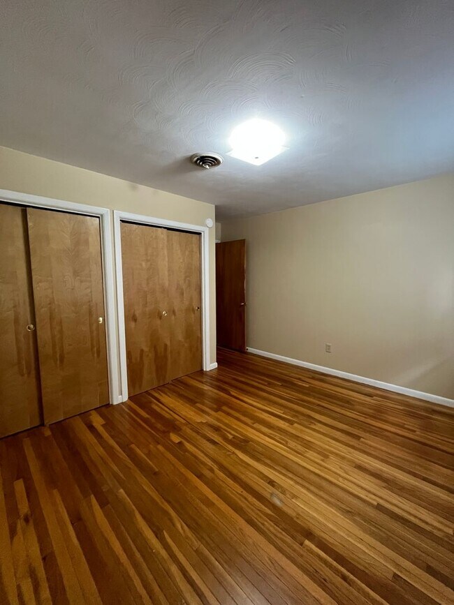 Building Photo - Beautiful 3 Bedroom Home in Normal!