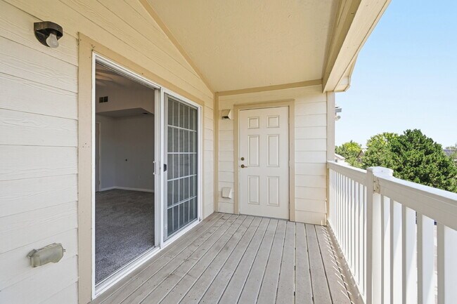 Building Photo - $1,595.95, 1 Bed, 1 Bath Condo in Aurora with In Unit Laundry and Pool Access!