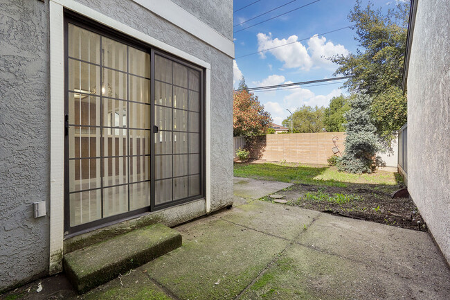 Building Photo - 566 La Corso Dr