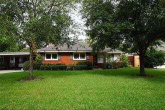Building Photo - 3018 Conway St
