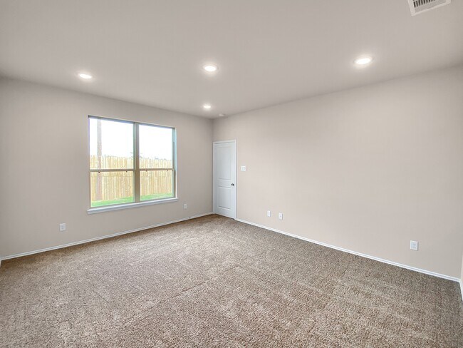 Building Photo - 13071 Clear View Dr