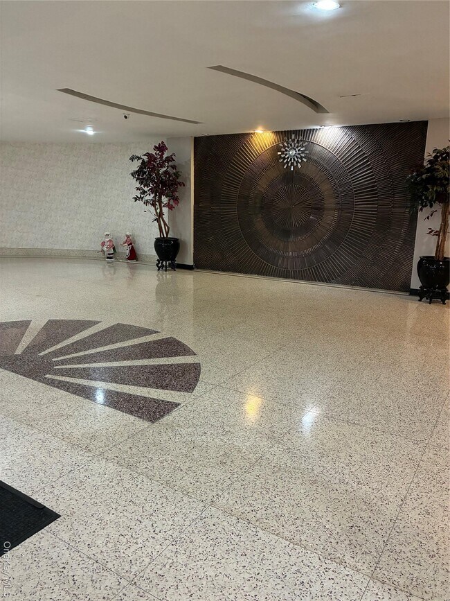 Building Photo - 610 Waring Ave