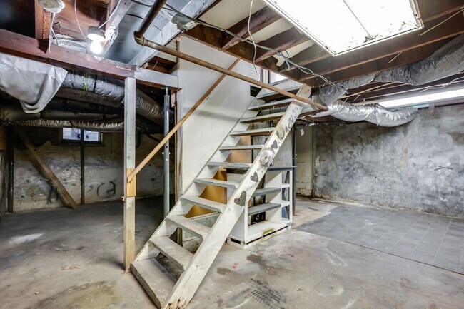 Building Photo - Charming 4-Bedroom, 2-Bathroom Home with Timeless Character