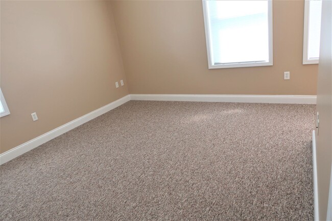 Building Photo - Available August 2025! 3BR/2BA includes pa...