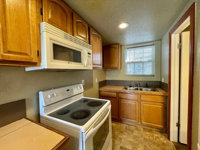 Building Photo - 1130 13th St