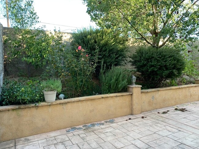 Building Photo - 4 bed, 3 bath townhome in desirable Paseo Del Sol Community!