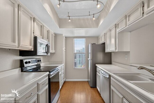 Building Photo - Bright and Modern 1Bdm 1Ba Condo Near Downtown Scottsdale!