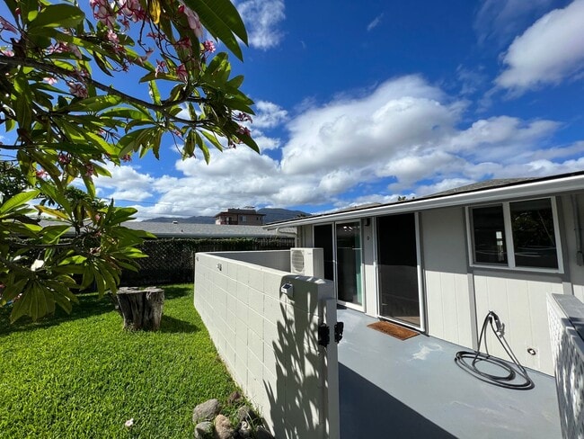 Building Photo - For Rent -  68-190 Au St. #D