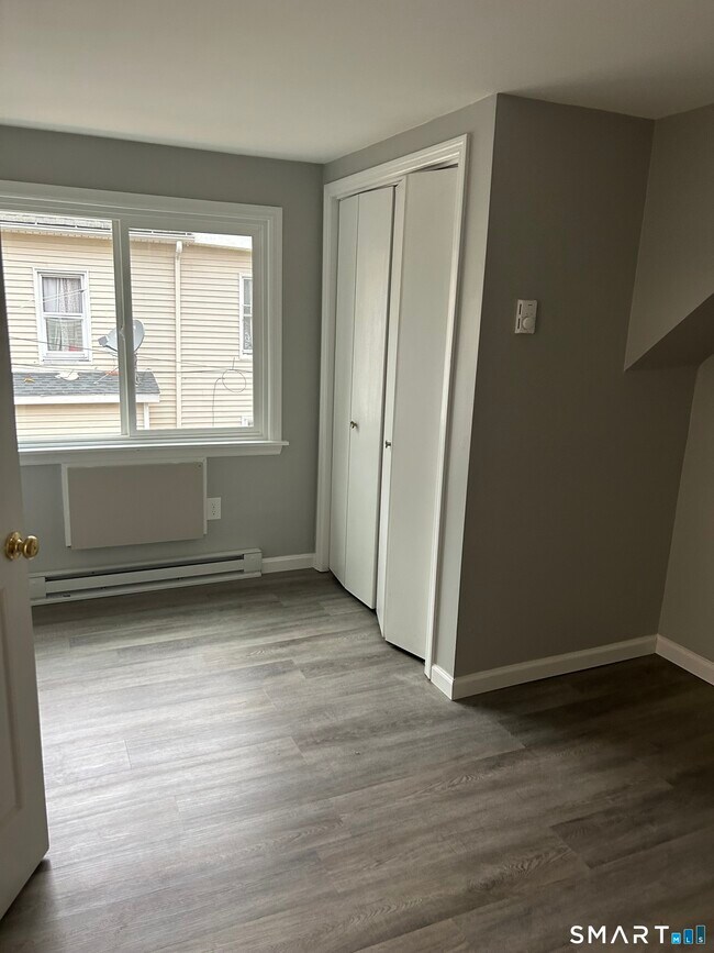 Building Photo - 7 Linden Pl