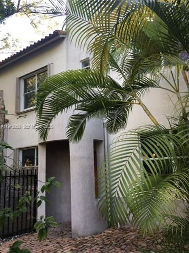 Building Photo - 3051 Center St