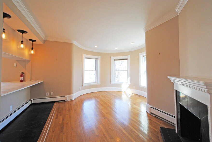Building Photo - 33 Longwood Ave