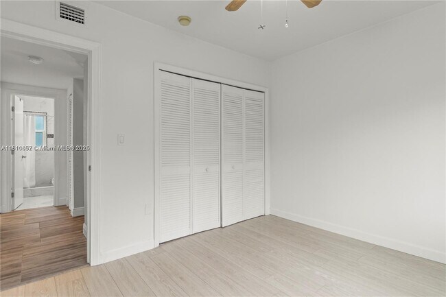 Building Photo - 5900 SW 44th Terrace