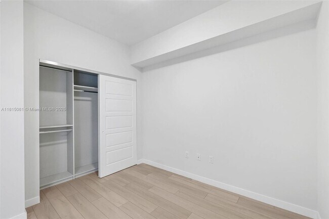 Building Photo - 555 NE 8th St