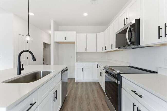 Building Photo - Brand New Home in Old Hickory - Golf Course Views - Pet Friendly
