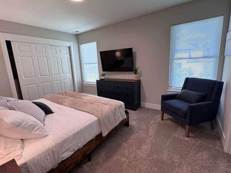 Building Photo - 1249 Kinsmoor Ave