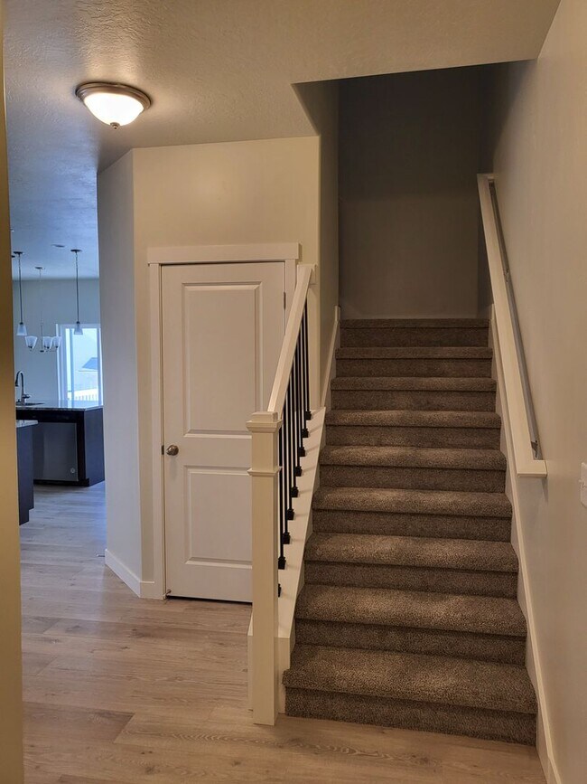 Building Photo - Brand New townhomes