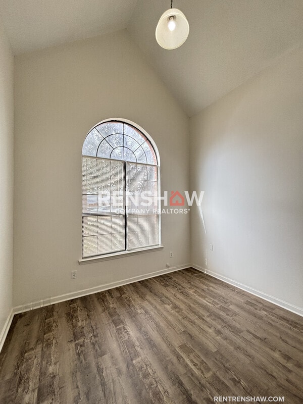 Building Photo - 2512 Courtney Dr