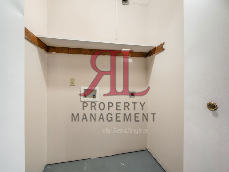 Building Photo - 5524 Kenneylane Blvd