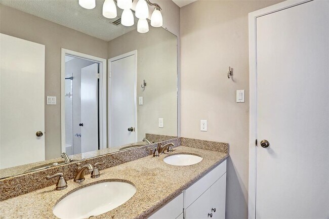 Building Photo - 11530 Ella Lee Dr