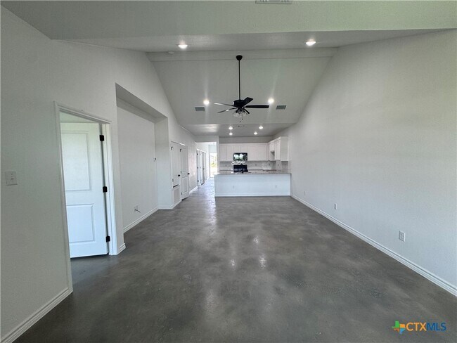 Building Photo - 907 Smoke Tree Ln