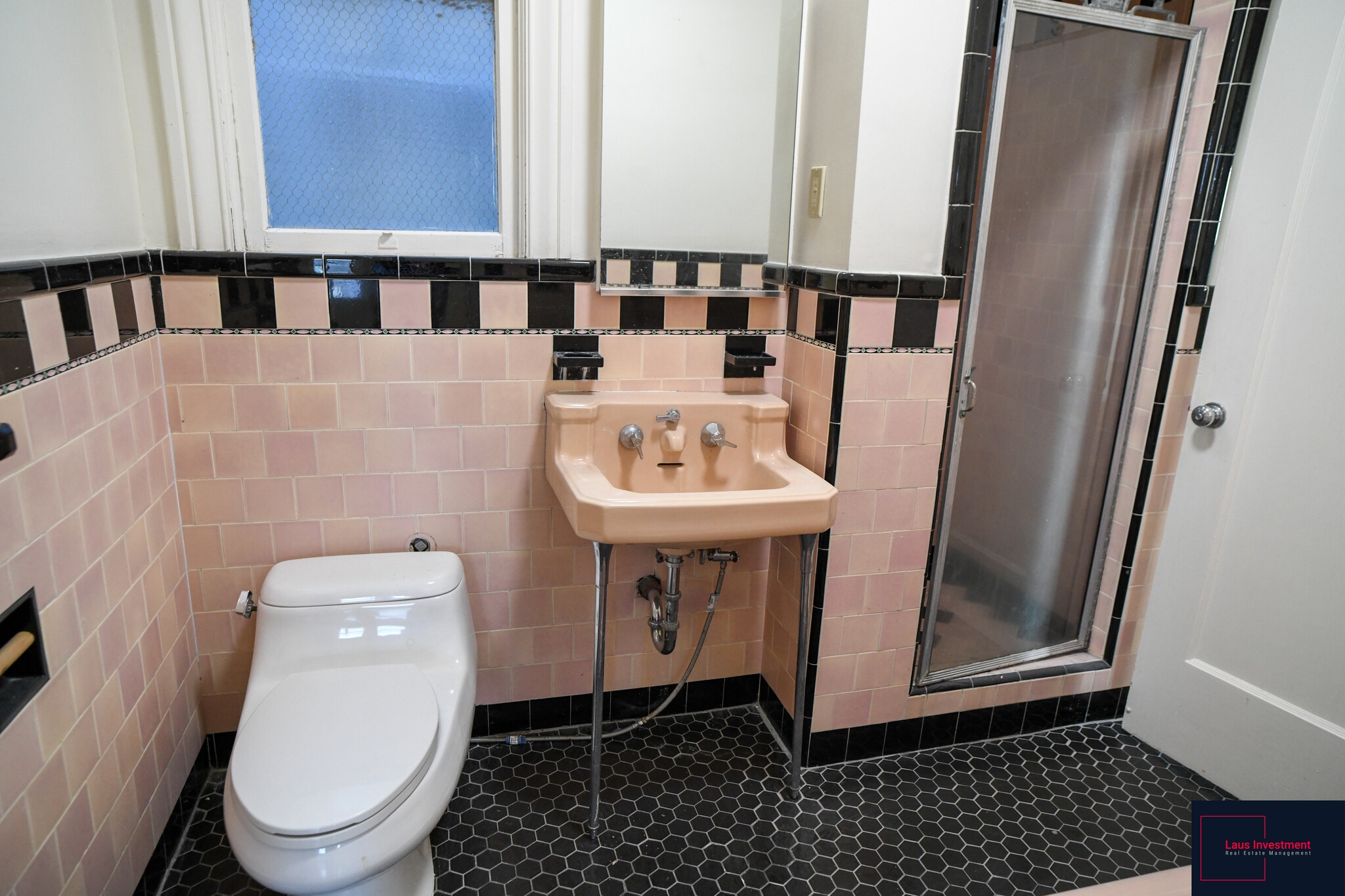 Bathroom - 1600 Clement St