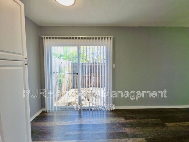 Building Photo - 5808 Wellington Dr