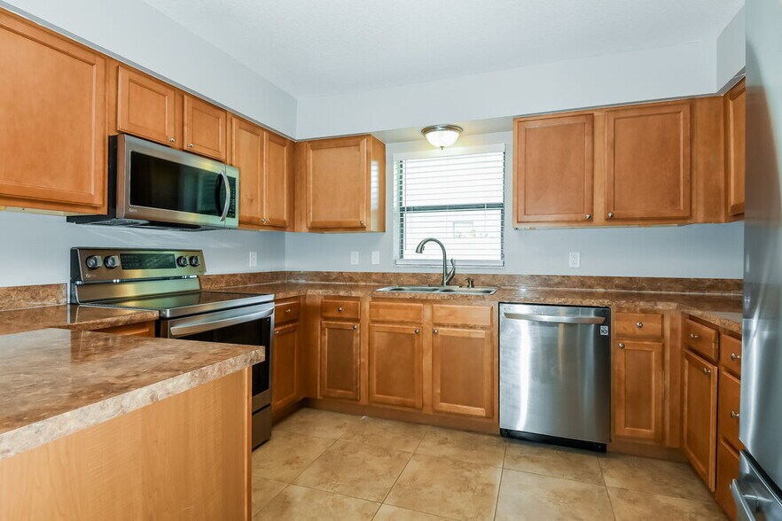 Building Photo - 10416 Calle De Flores Dr