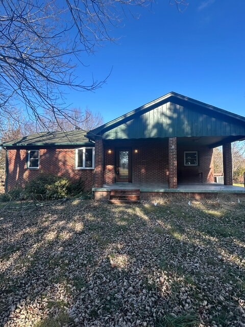 Building Photo - "Charming 3-Bed Retreat on Kendrick Ford Road - Cozy 814 Sq Ft in Front Royal!"